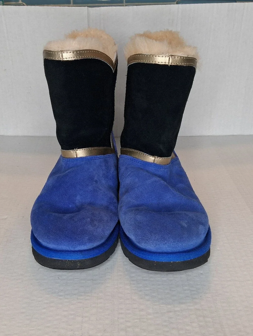 UGG x Disney Frozen Princess Anna Coronation Suede Boots Kids Size 4 Blue/Black
